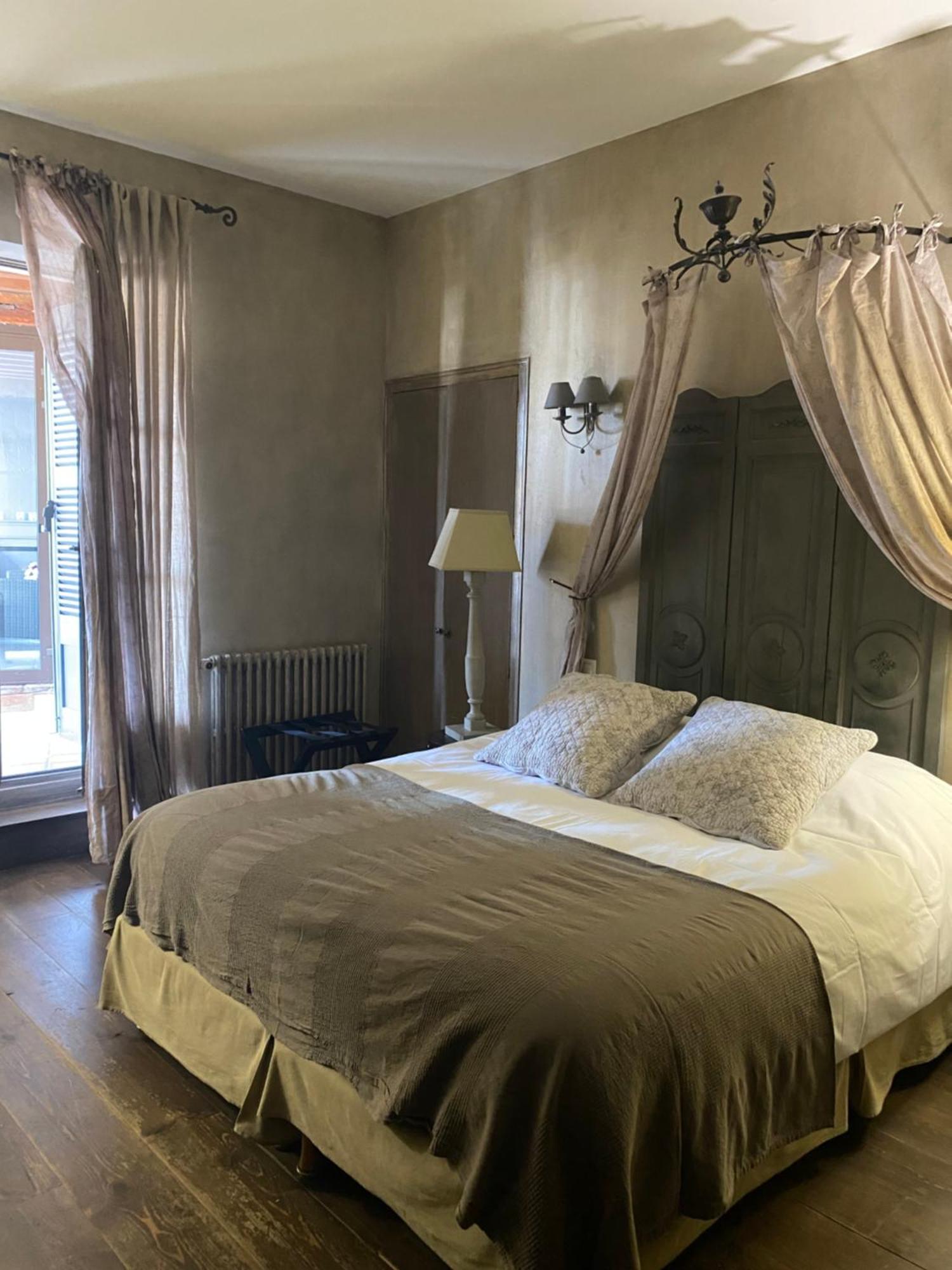 Hotel La Tour Cocooning&Gastronomie Châtillon-sur-Chalaronne Exterior foto