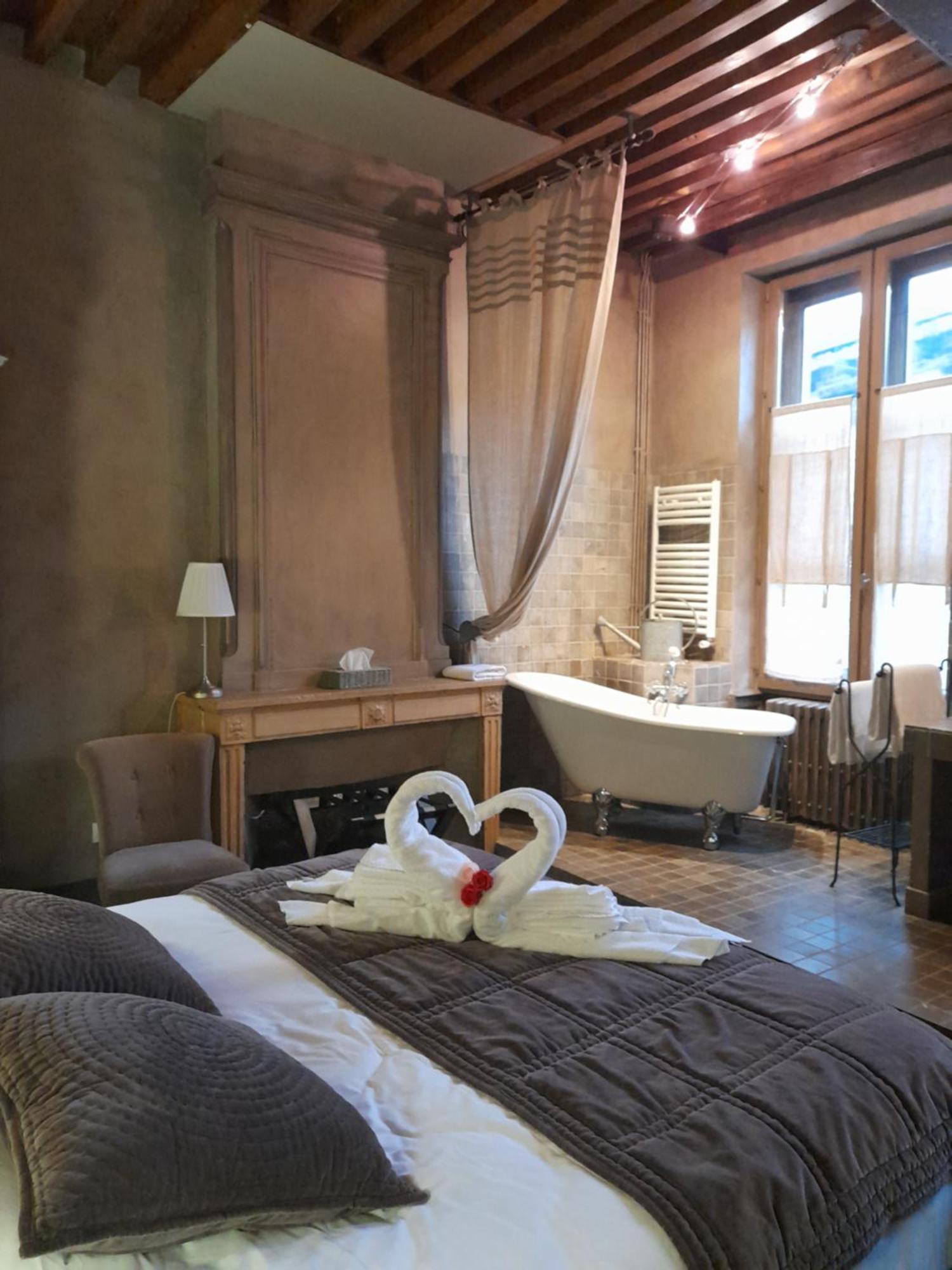 Hotel La Tour Cocooning&Gastronomie Châtillon-sur-Chalaronne Exterior foto