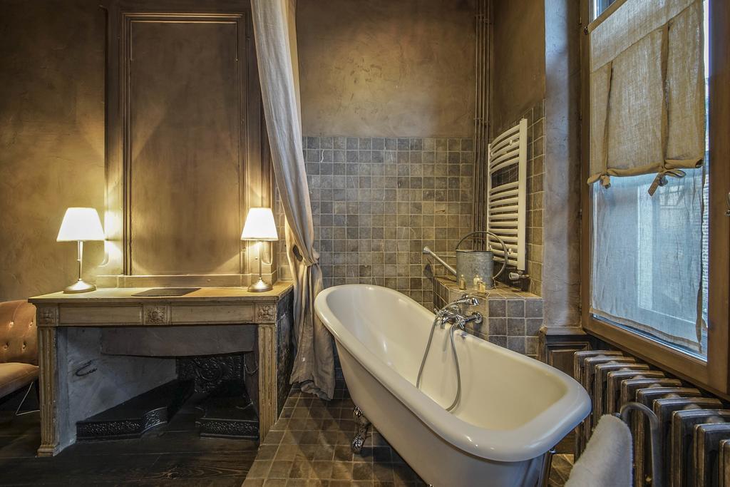 Hotel La Tour Cocooning&Gastronomie Châtillon-sur-Chalaronne Exterior foto