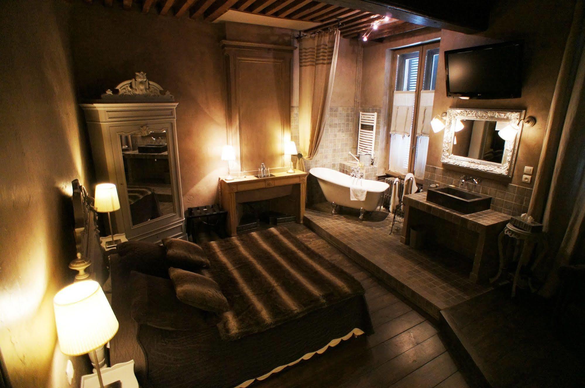 Hotel La Tour Cocooning&Gastronomie Châtillon-sur-Chalaronne Exterior foto